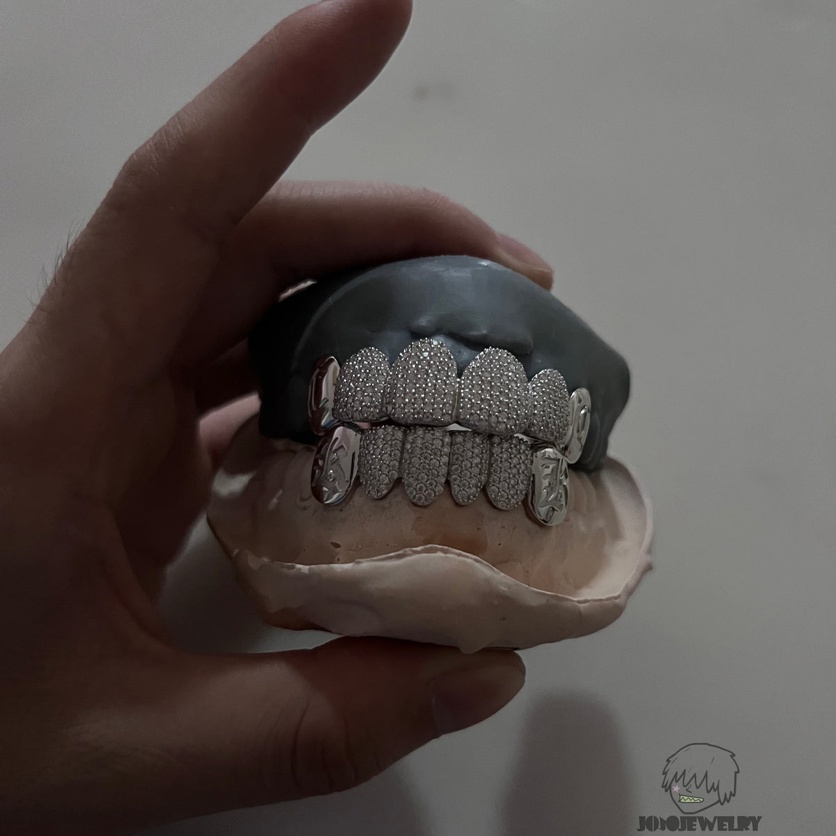 Iced & Gothic Engraved Grillz – Full Stone Setting & Polished Finish
