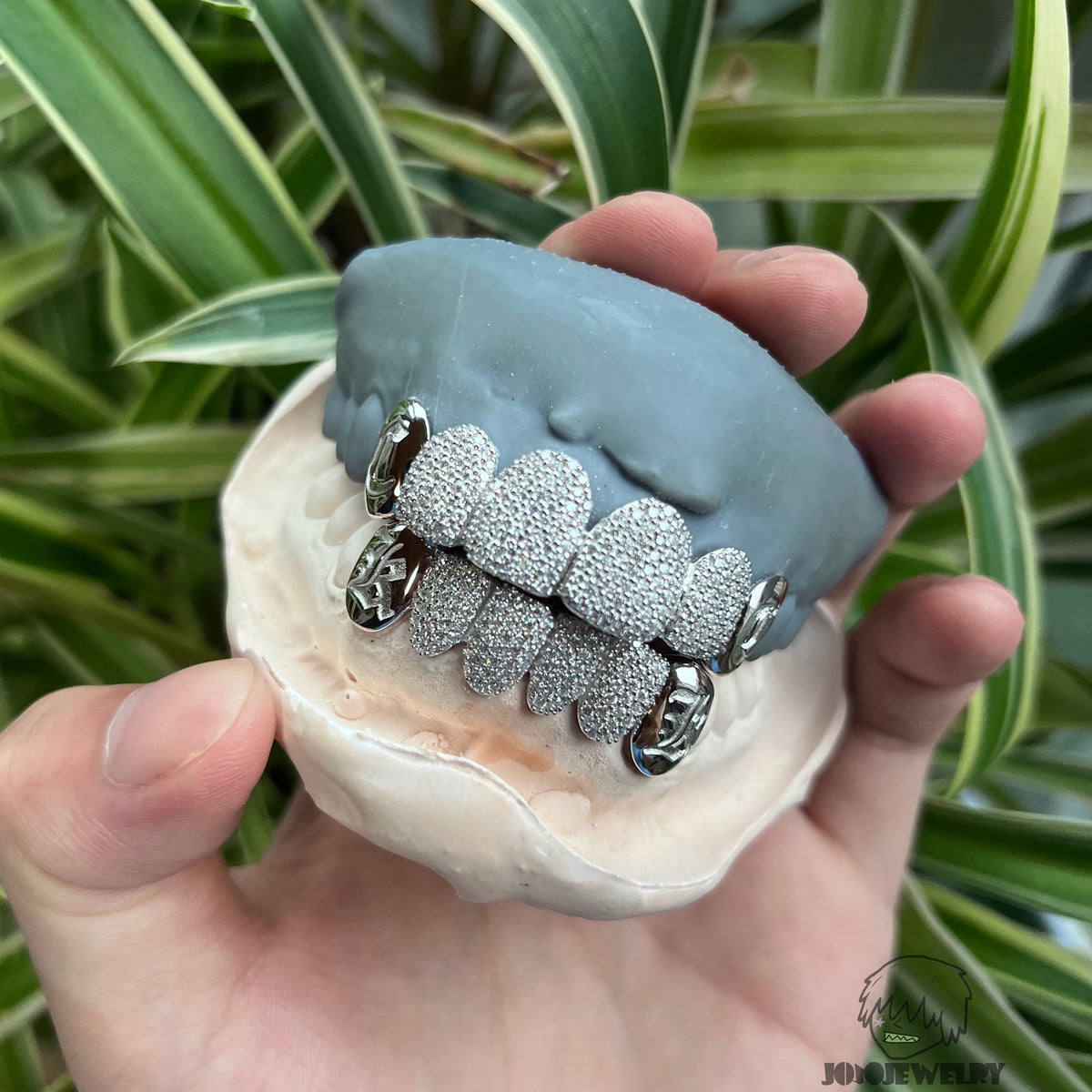 Iced & Gothic Engraved Grillz – Full Stone Setting & Polished Finish