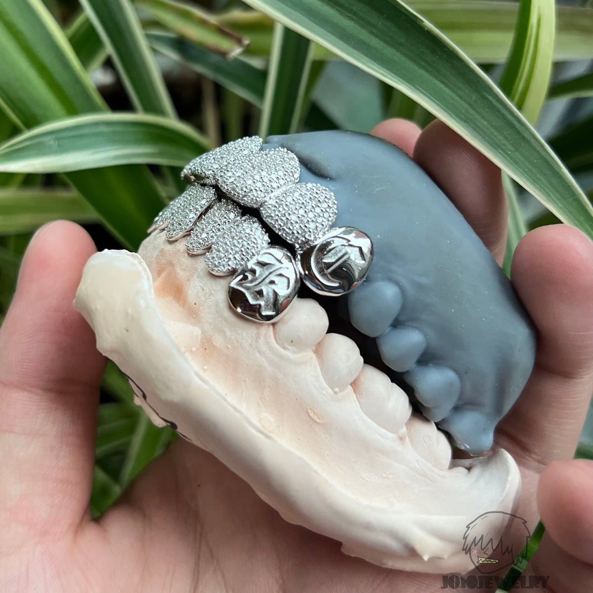 Iced & Gothic Engraved Grillz – Full Stone Setting & Polished Finish