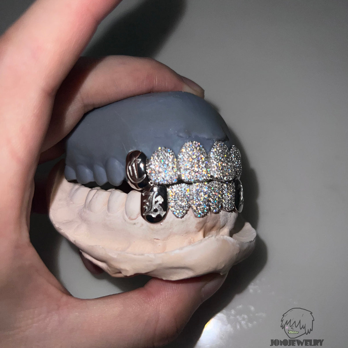 Iced & Gothic Engraved Grillz – Full Stone Setting & Polished Finish