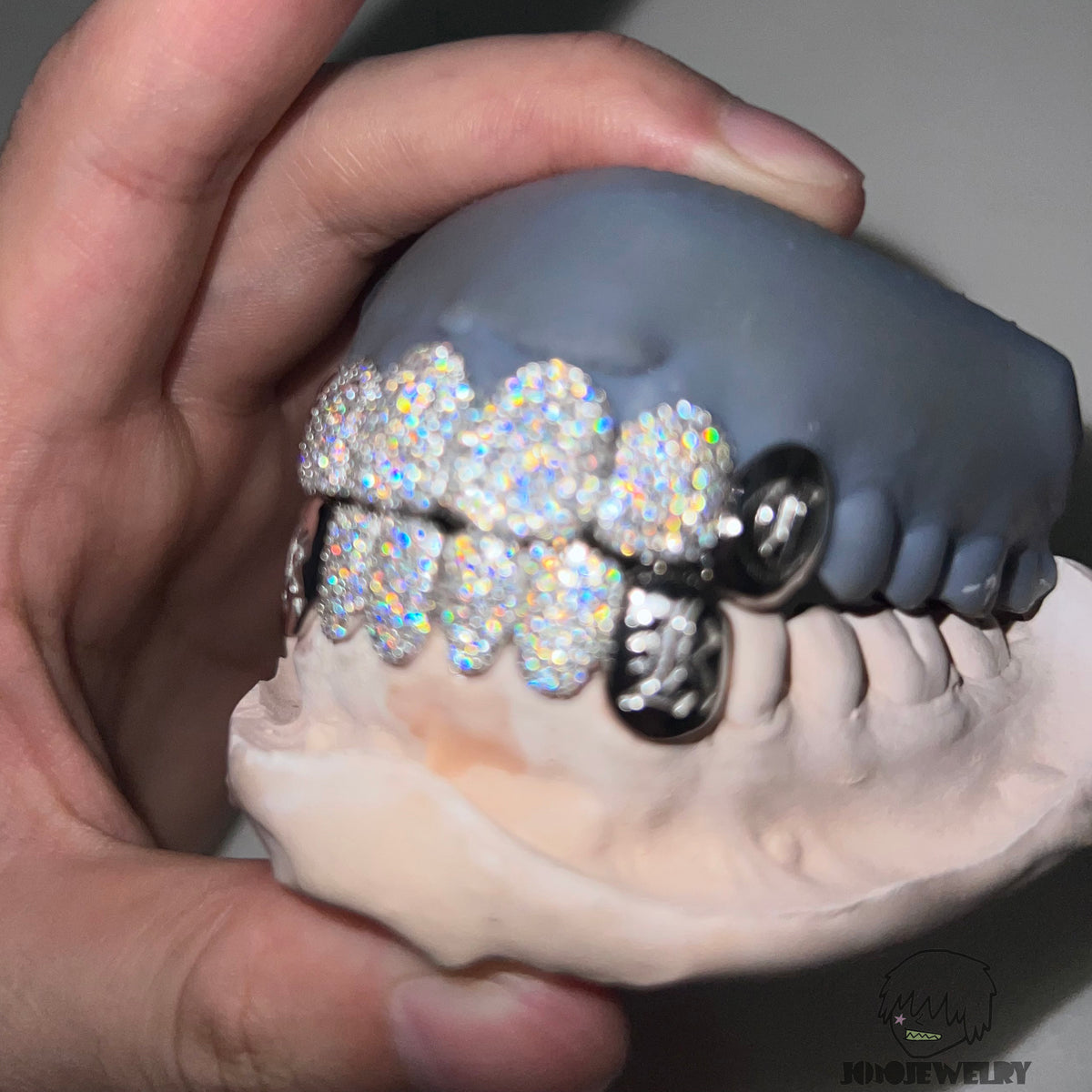 Iced & Gothic Engraved Grillz – Full Stone Setting & Polished Finish
